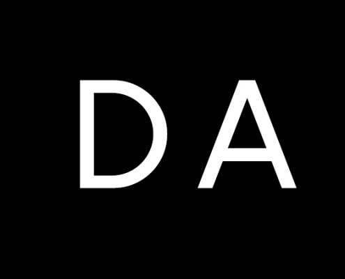 DA